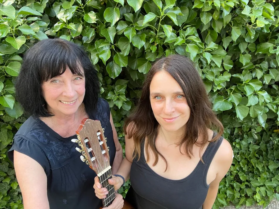 Ein wenig Hoffnung streuen – Wiederholung wegen vieler Nachfragen Erinnerungen an Ursula Böhnke- Kuckhoff Ein musikalisch- literarisches Programm für Erwachsene mit Katrin und Katja Schrader