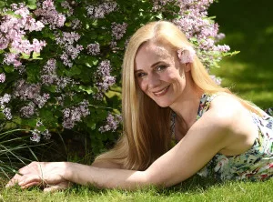 Sa, 17.10.2015, 19.00 Uhr „Lasst Blumen singen“ Sonja Walter, Sopran & Piano & Texte